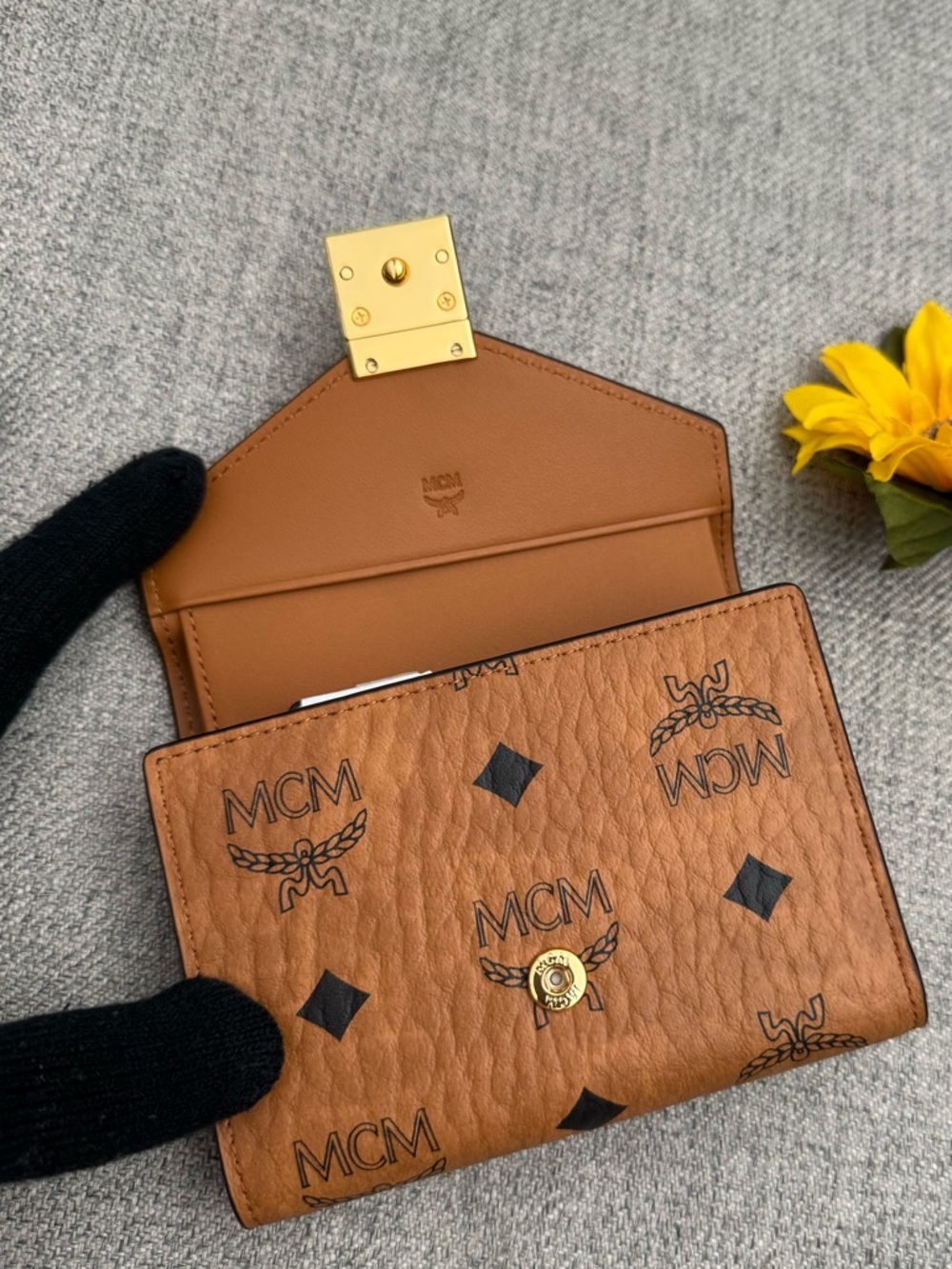 MCM Tracy Trifold Women’s Wallet✨ - Picture 5 of 10